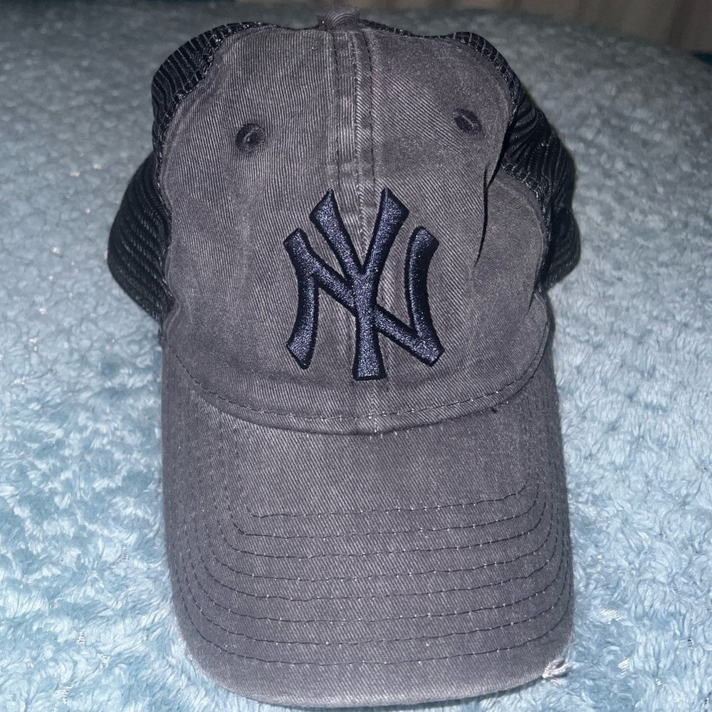 Official MLB distressed Yankees baseball cap